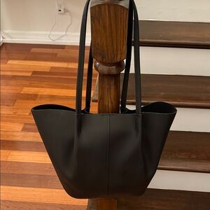 Portland Leather Smooth large Black Devan Tote Bag